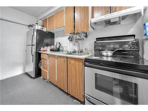 312 Westcourt Place, Waterloo, ON - Indoor Photo Showing Kitchen