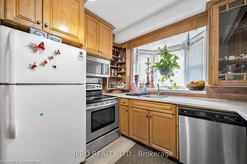 272 Westcourt Place, Waterloo, ON - Indoor Photo Showing Kitchen