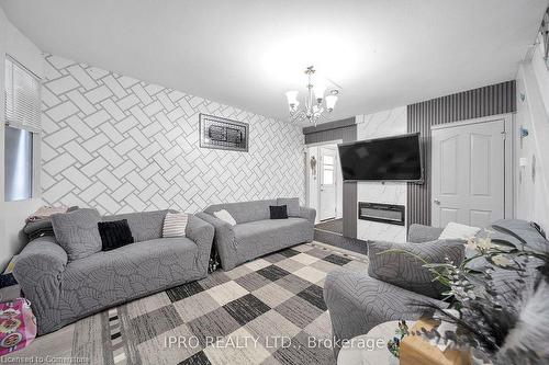 272 Westcourt Place, Waterloo, ON - Indoor Photo Showing Living Room