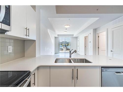 127-4 Kimberly Lane, Collingwood, ON - Indoor Photo Showing Kitchen With Double Sink