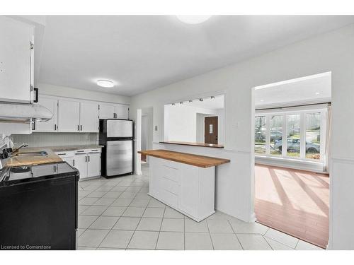 149 Victor Boulevard, Hamilton, ON - Indoor Photo Showing Kitchen