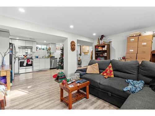 149 Victor Boulevard, Hamilton, ON - Indoor Photo Showing Living Room