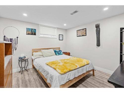 149 Victor Boulevard, Hamilton, ON - Indoor Photo Showing Bedroom