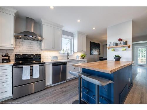 3052 Flanagan Court, Burlington, ON - Indoor Photo Showing Kitchen