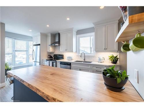 3052 Flanagan Court, Burlington, ON - Indoor Photo Showing Kitchen With Double Sink