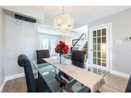 3052 Flanagan Court, Burlington, ON - Indoor Photo Showing Dining Room