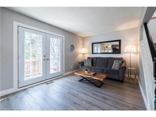 3052 Flanagan Court, Burlington, ON - Indoor Photo Showing Living Room