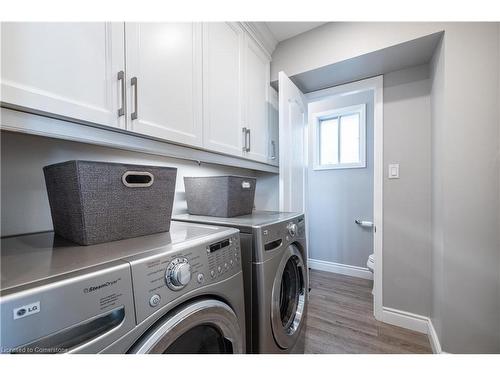 3052 Flanagan Court, Burlington, ON - Indoor Photo Showing Laundry Room