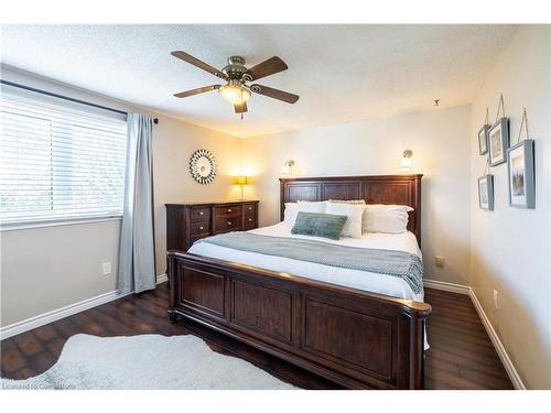 3052 Flanagan Court, Burlington, ON - Indoor Photo Showing Bedroom