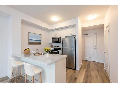 417-5055 Greenlane Road, Beamsville, ON - Indoor Photo Showing Kitchen With Stainless Steel Kitchen