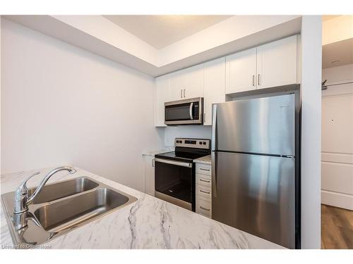 417-5055 Greenlane Road, Beamsville, ON - Indoor Photo Showing Kitchen With Stainless Steel Kitchen With Double Sink