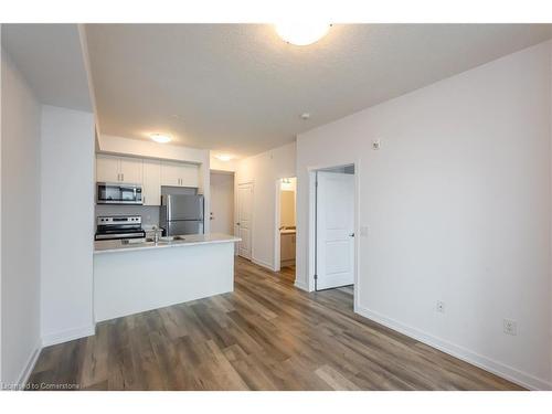 417-5055 Greenlane Road, Beamsville, ON - Indoor Photo Showing Kitchen