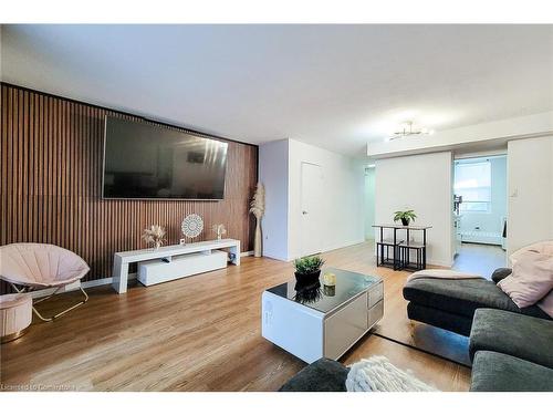 110-350 Quigley Road, Hamilton, ON - Indoor Photo Showing Living Room