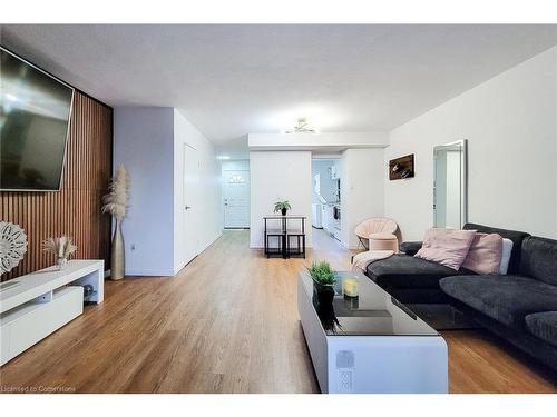 110-350 Quigley Road, Hamilton, ON - Indoor Photo Showing Living Room