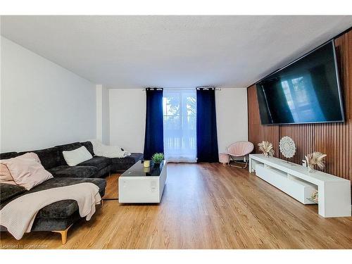 110-350 Quigley Road, Hamilton, ON - Indoor Photo Showing Living Room