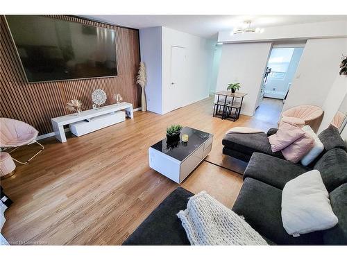 110-350 Quigley Road, Hamilton, ON - Indoor Photo Showing Living Room