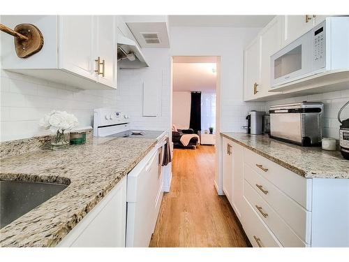 110-350 Quigley Road, Hamilton, ON - Indoor Photo Showing Kitchen