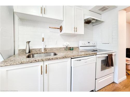 110-350 Quigley Road, Hamilton, ON - Indoor Photo Showing Kitchen