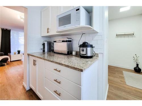 110-350 Quigley Road, Hamilton, ON - Indoor Photo Showing Kitchen