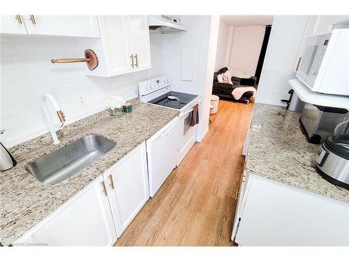 110-350 Quigley Road, Hamilton, ON - Indoor Photo Showing Kitchen