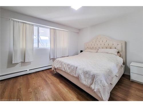 110-350 Quigley Road, Hamilton, ON - Indoor Photo Showing Bedroom