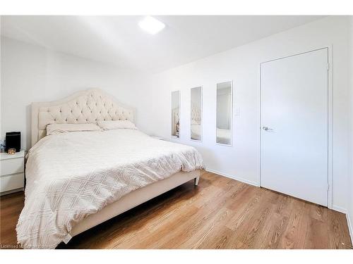 110-350 Quigley Road, Hamilton, ON - Indoor Photo Showing Bedroom