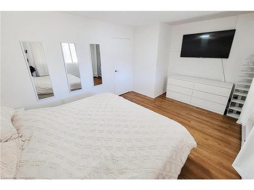 110-350 Quigley Road, Hamilton, ON - Indoor Photo Showing Bedroom