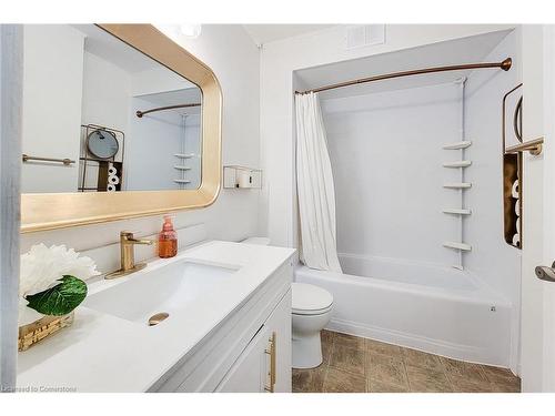 110-350 Quigley Road, Hamilton, ON - Indoor Photo Showing Bathroom