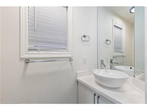 730 Knox Avenue, Hamilton, ON - Indoor Photo Showing Bathroom