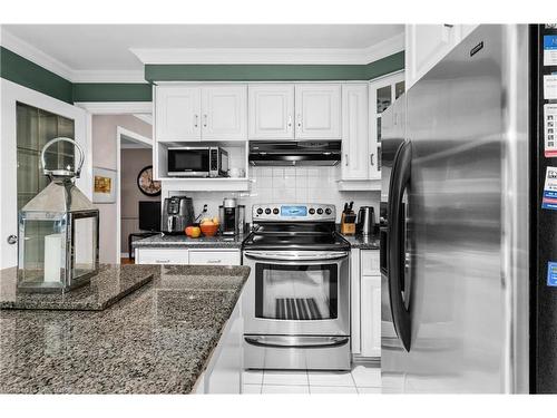 481 Townsend Avenue, Burlington, ON - Indoor Photo Showing Kitchen With Stainless Steel Kitchen