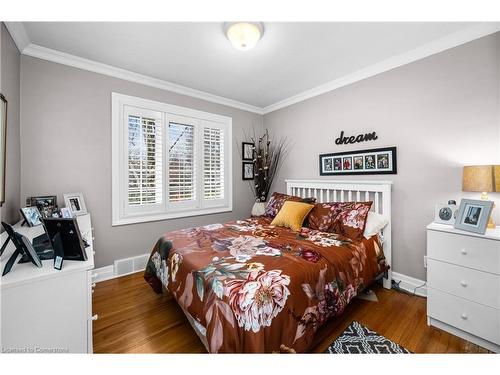 481 Townsend Avenue, Burlington, ON - Indoor Photo Showing Bedroom