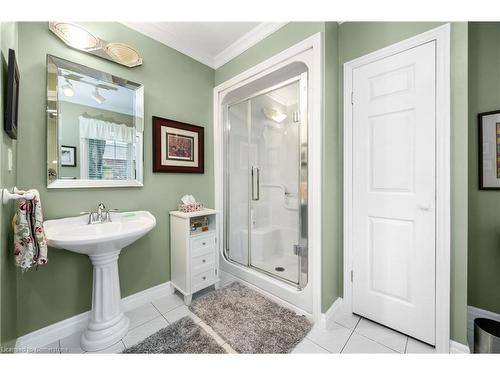 481 Townsend Avenue, Burlington, ON - Indoor Photo Showing Bathroom