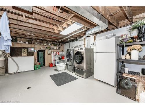 481 Townsend Avenue, Burlington, ON - Indoor Photo Showing Laundry Room