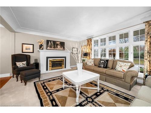 481 Townsend Avenue, Burlington, ON - Indoor Photo Showing Living Room