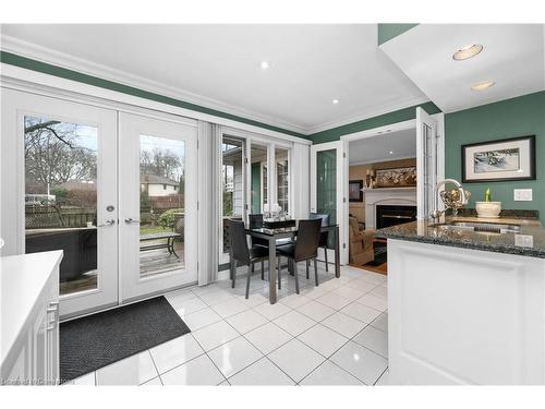 481 Townsend Avenue, Burlington, ON - Indoor Photo Showing Kitchen