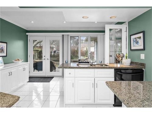 481 Townsend Avenue, Burlington, ON - Indoor Photo Showing Kitchen