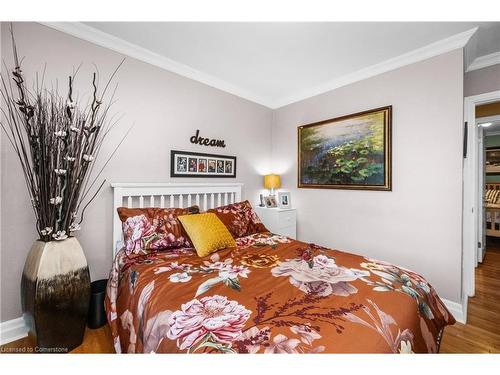 481 Townsend Avenue, Burlington, ON - Indoor Photo Showing Bedroom