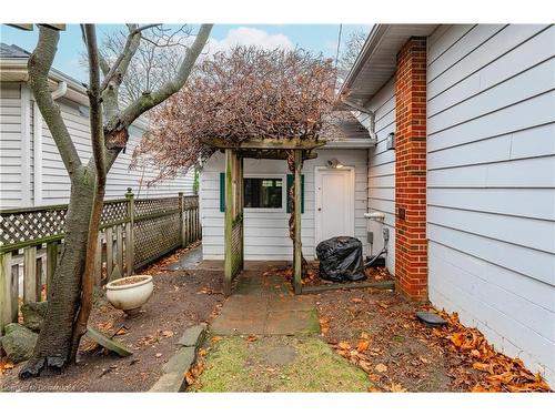 481 Townsend Avenue, Burlington, ON - Indoor Photo Showing Laundry Room