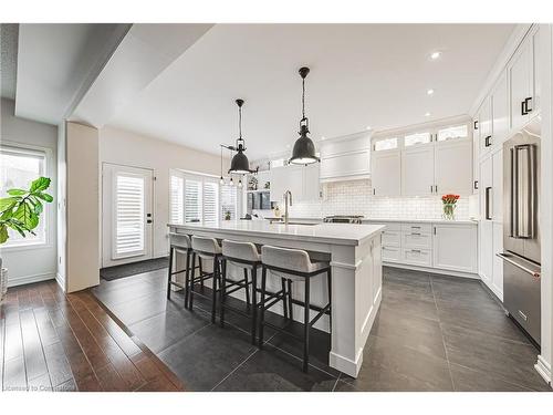 2244 Dewsbury Drive, Oakville, ON - Indoor Photo Showing Kitchen With Upgraded Kitchen