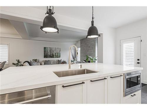 2244 Dewsbury Drive, Oakville, ON - Indoor Photo Showing Kitchen