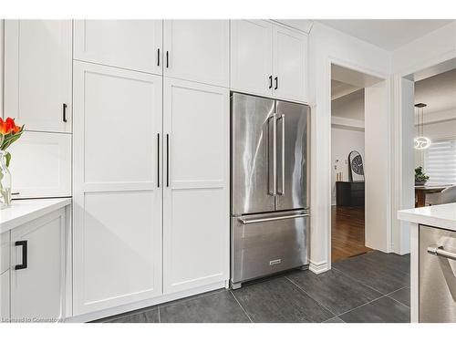 2244 Dewsbury Drive, Oakville, ON - Indoor Photo Showing Kitchen