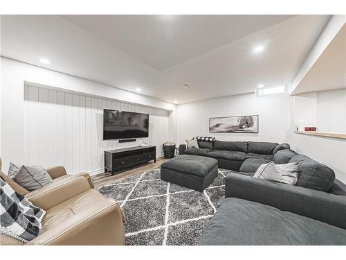 2244 Dewsbury Drive, Oakville, ON - Indoor Photo Showing Living Room