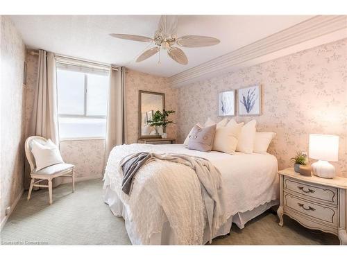 911-5280 Lakeshore Road, Burlington, ON - Indoor Photo Showing Bedroom