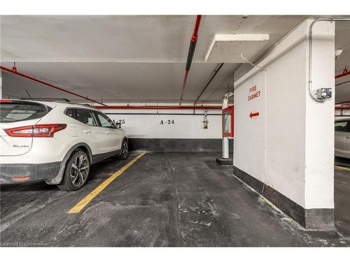 911-5280 Lakeshore Road, Burlington, ON - Indoor Photo Showing Garage