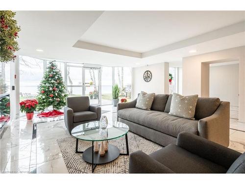 911-5280 Lakeshore Road, Burlington, ON - Indoor Photo Showing Living Room