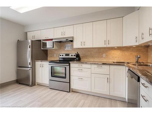 911-5280 Lakeshore Road, Burlington, ON - Indoor Photo Showing Kitchen