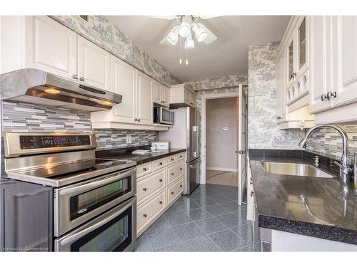 911-5280 Lakeshore Road, Burlington, ON - Indoor Photo Showing Kitchen With Upgraded Kitchen