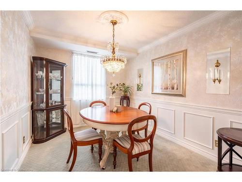 911-5280 Lakeshore Road, Burlington, ON - Indoor Photo Showing Dining Room