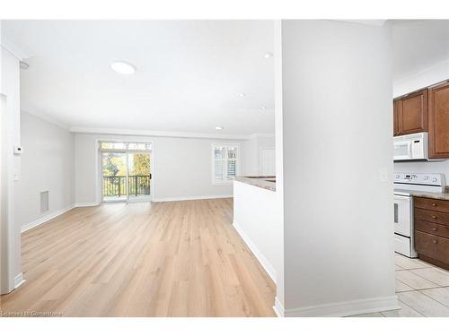 213-443 Centennial Forest Drive, Milton, ON - Indoor Photo Showing Kitchen