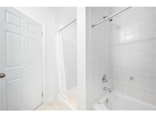 213-443 Centennial Forest Drive, Milton, ON - Indoor Photo Showing Bathroom